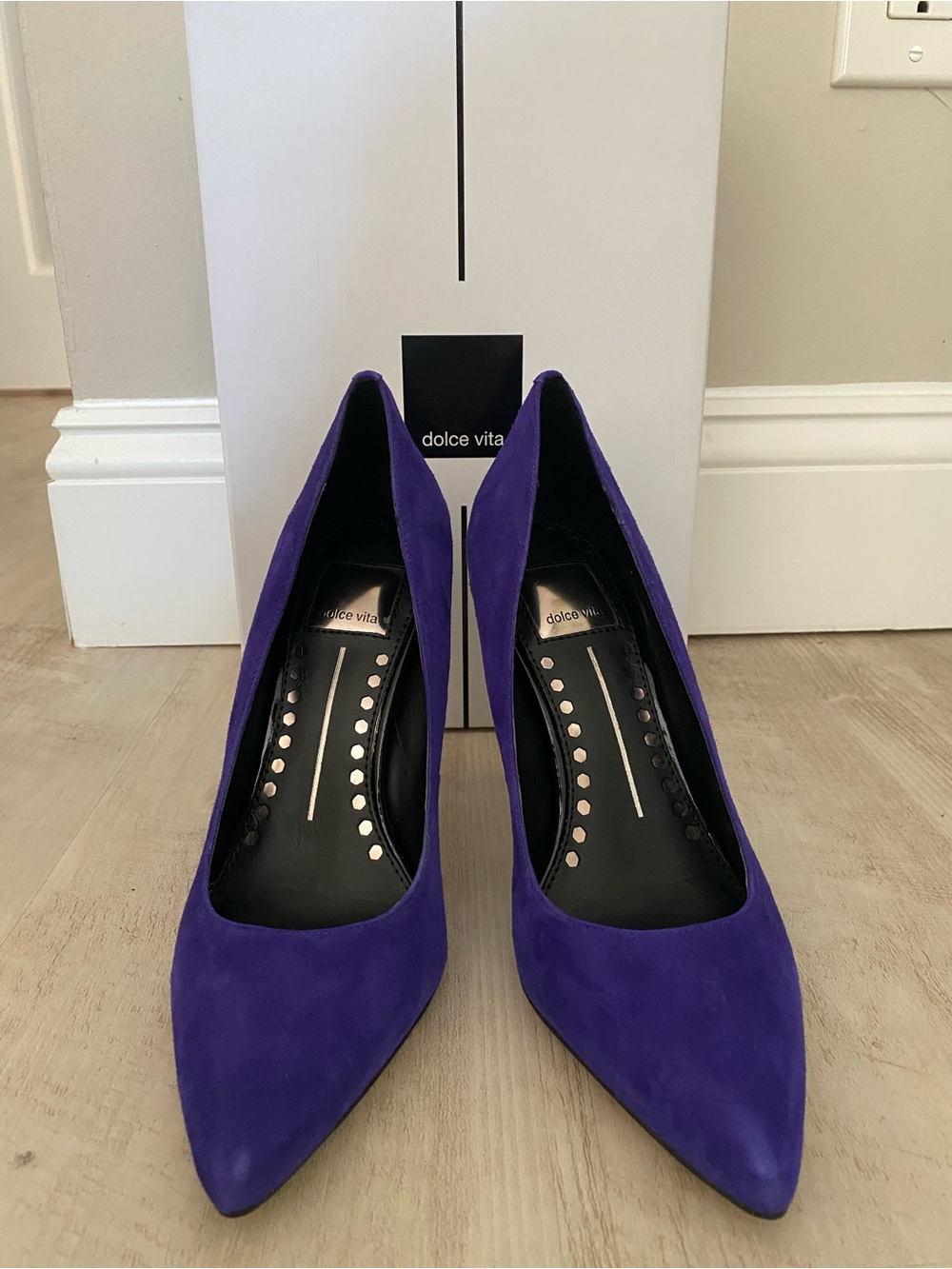 Dolce Vita vibrant Blue Suede Pointed Pumps